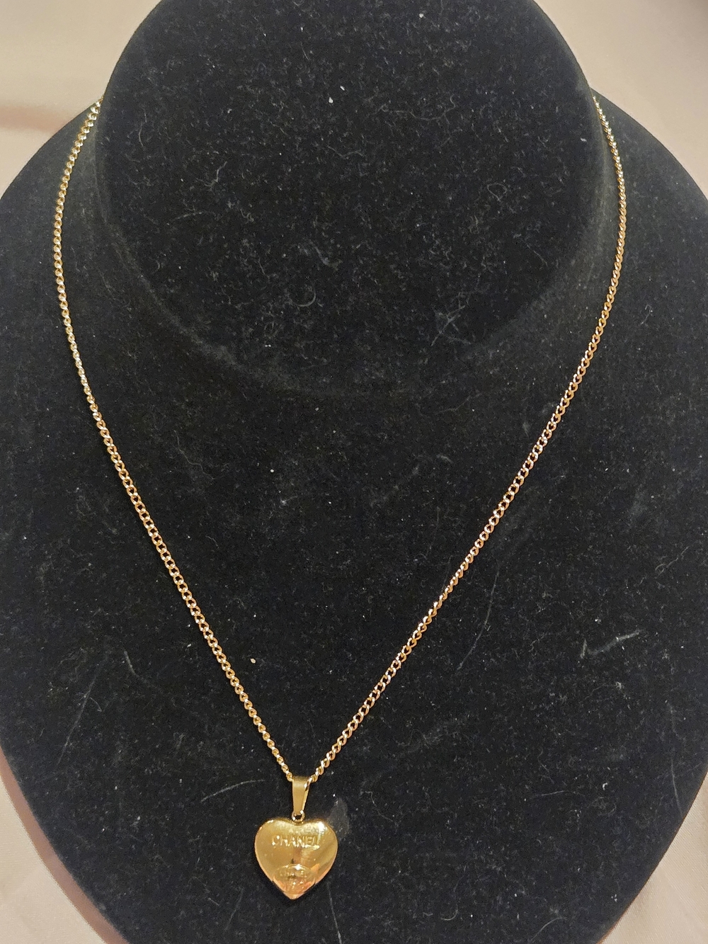 18kgp Dubai Jewelry Gold & Black Heart Pendant Necklace - Picture 4 of 9